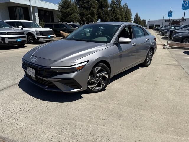 2025 Hyundai ELANTRA SEL Convenience — photo 1 of 13