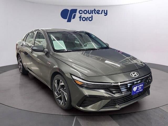 2025 Hyundai ELANTRA SEL Convenience — photo 1 of 13