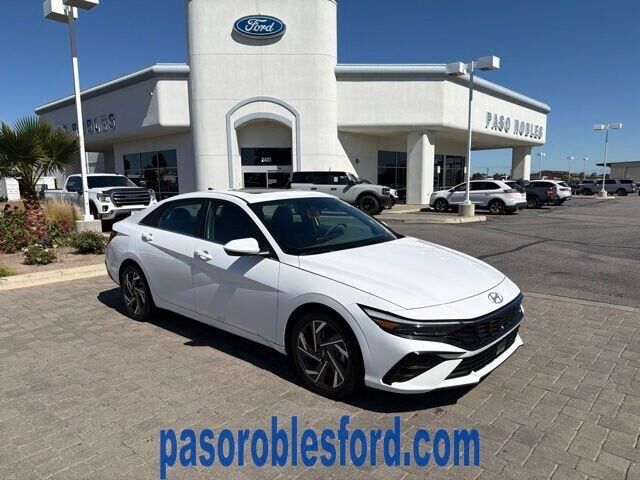 2025 Hyundai ELANTRA SEL Convenience — photo 1 of 24