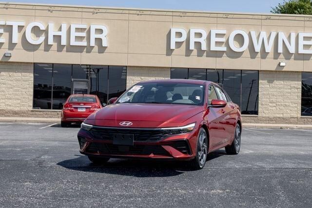 2025 Hyundai ELANTRA SEL Convenience — photo 1 of 13