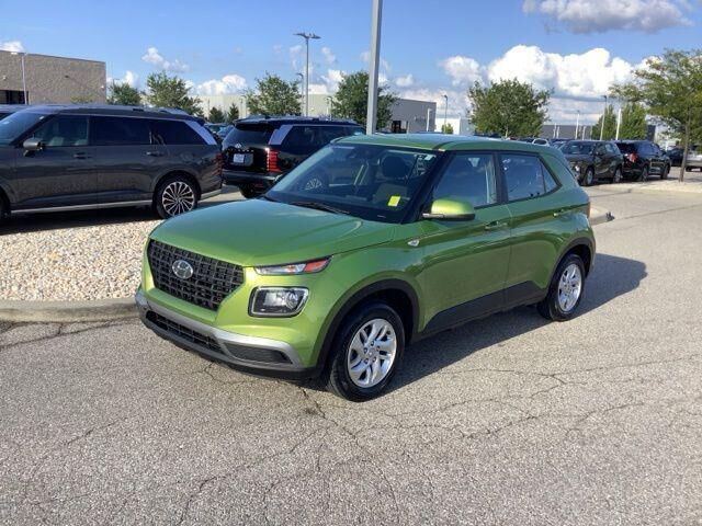2022 Hyundai VENUE SE — photo 1 of 13