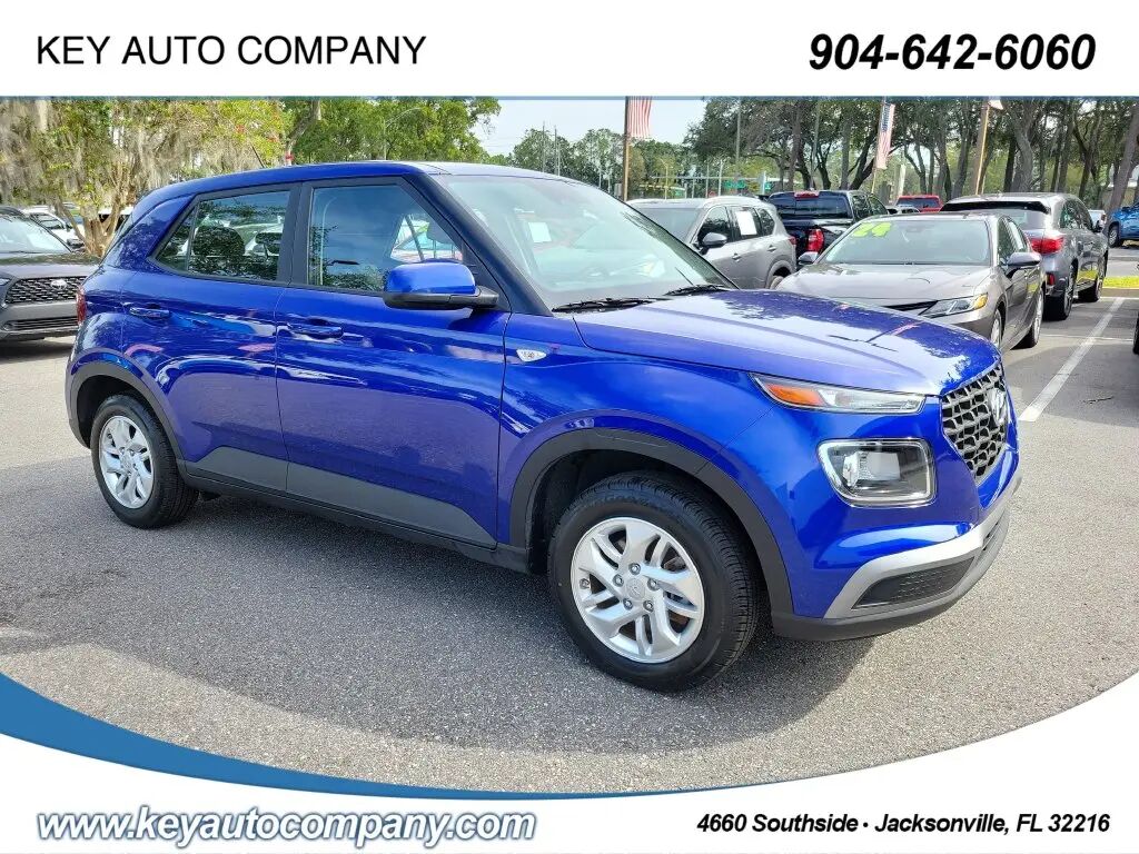 2023 Hyundai VENUE SE — photo 1 of 13