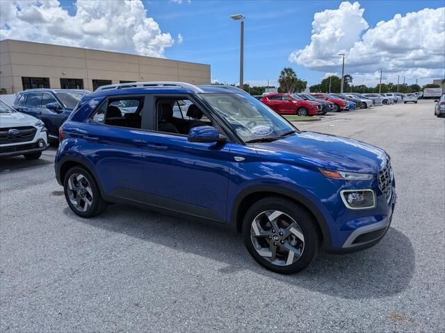 2022 Hyundai VENUE Limited — photo 1 of 13