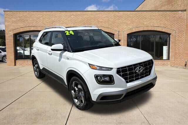 2024 Hyundai VENUE SEL — photo 1 of 13