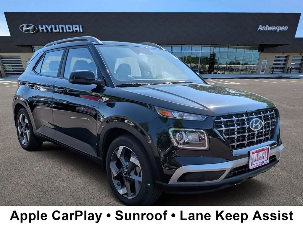 2024 Hyundai VENUE SEL — photo 1 of 13