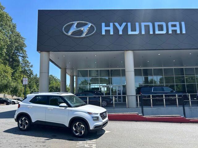 2025 Hyundai VENUE SEL — photo 1 of 13