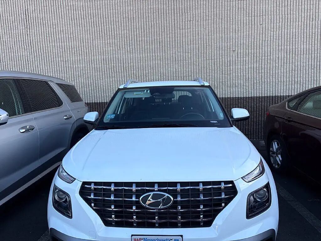 2025 Hyundai VENUE SEL — photo 1 of 13