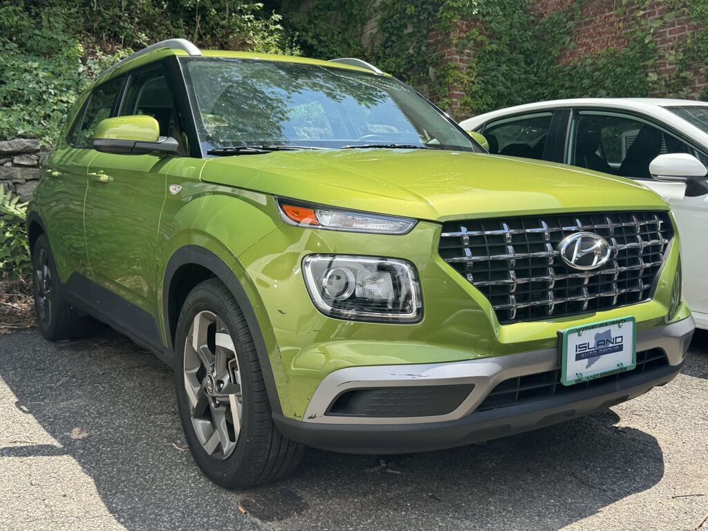 2023 Hyundai VENUE SEL — photo 1 of 26