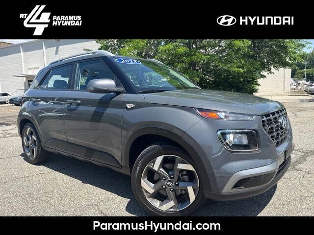 2023 Hyundai VENUE SEL — photo 1 of 13