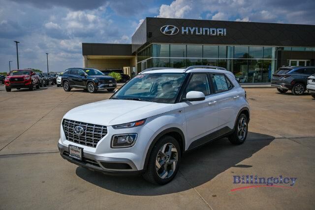 2025 Hyundai VENUE SEL — photo 1 of 13