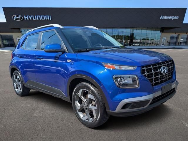 2024 Hyundai VENUE SEL — photo 1 of 26