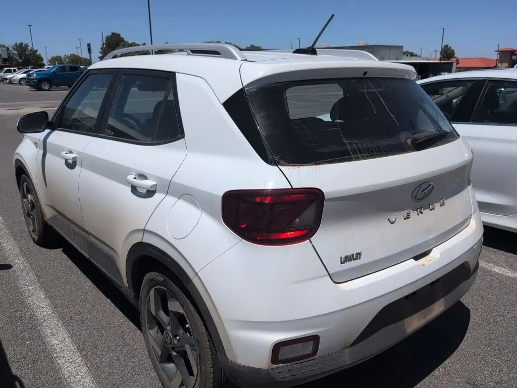 2023 Hyundai VENUE SEL — photo 1 of 26