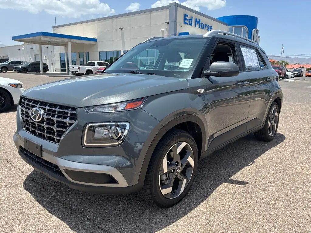 2025 Hyundai VENUE SEL — photo 1 of 13
