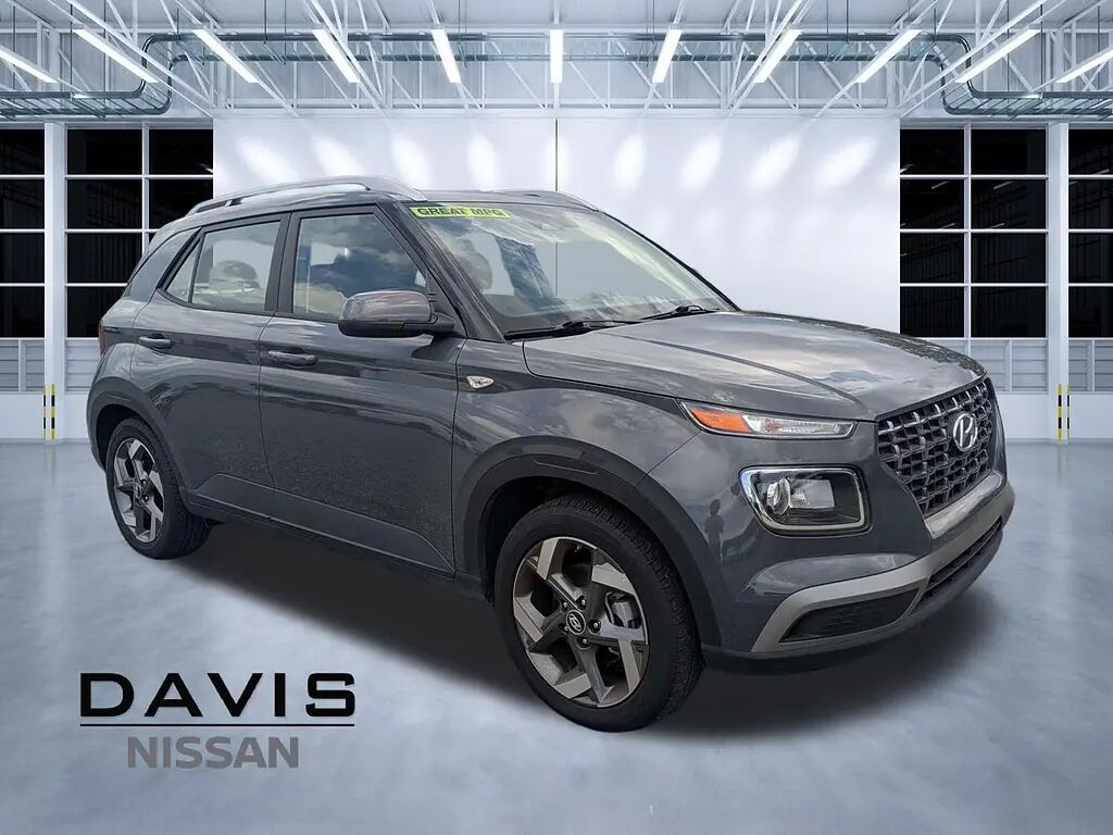 2025 Hyundai VENUE SEL — photo 1 of 13