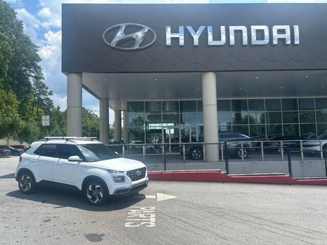 2021 Hyundai VENUE SEL — photo 1 of 24