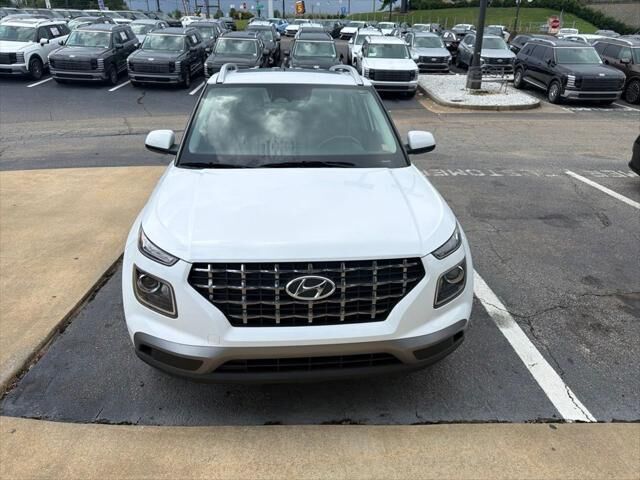 2023 Hyundai VENUE SEL — photo 1 of 6