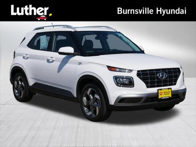 2025 Hyundai VENUE SEL — photo 1 of 13