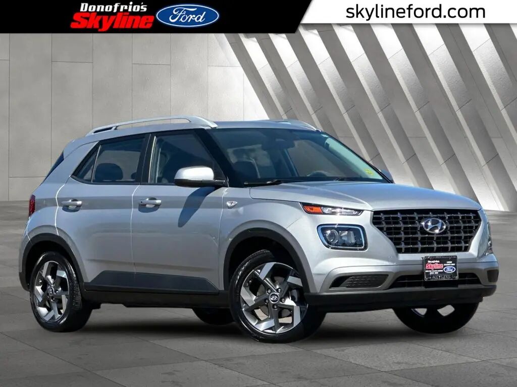 2025 Hyundai VENUE SEL — photo 1 of 14