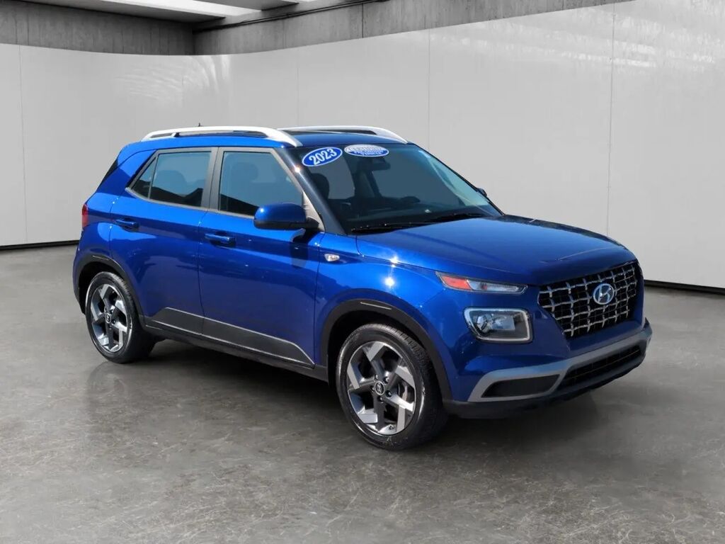 2023 Hyundai VENUE SEL — photo 1 of 13