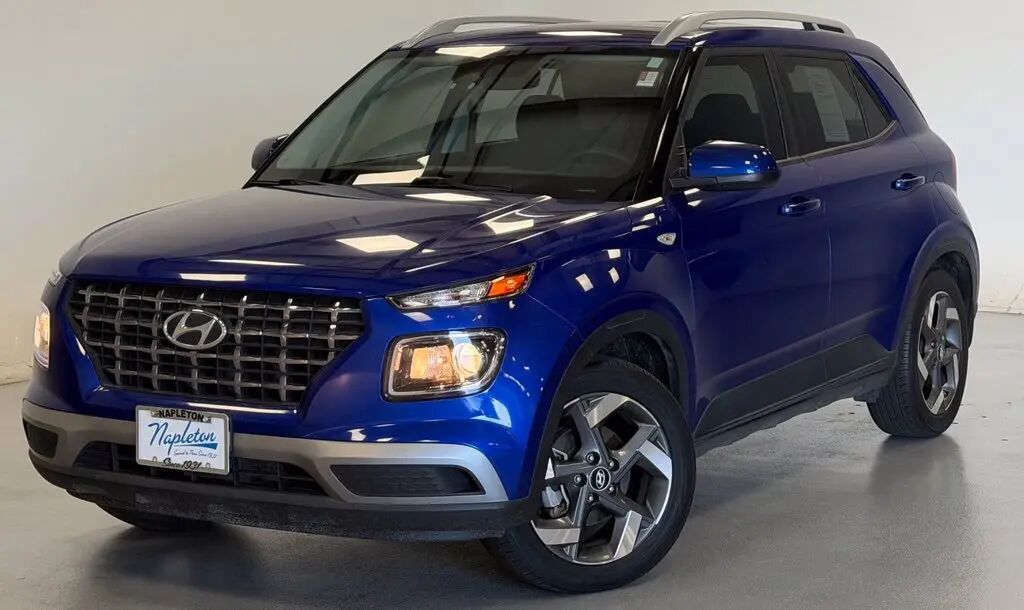 2024 Hyundai VENUE SEL — photo 1 of 13