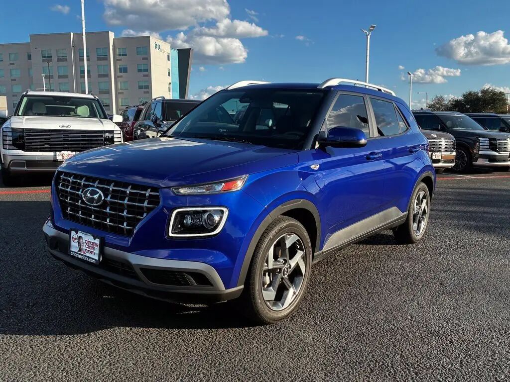 2025 Hyundai VENUE Limited — photo 1 of 13