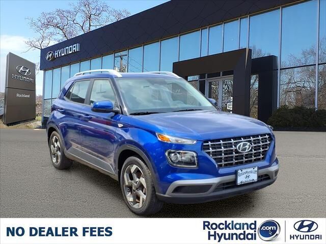 2023 Hyundai VENUE SEL — photo 1 of 26
