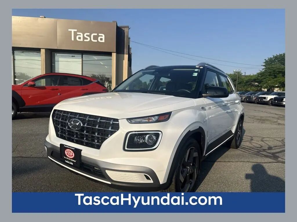 2024 Hyundai VENUE Limited — photo 1 of 13