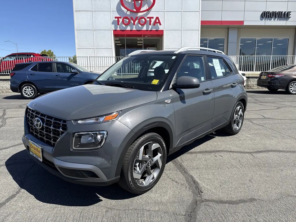 2025 Hyundai VENUE SEL — photo 1 of 13