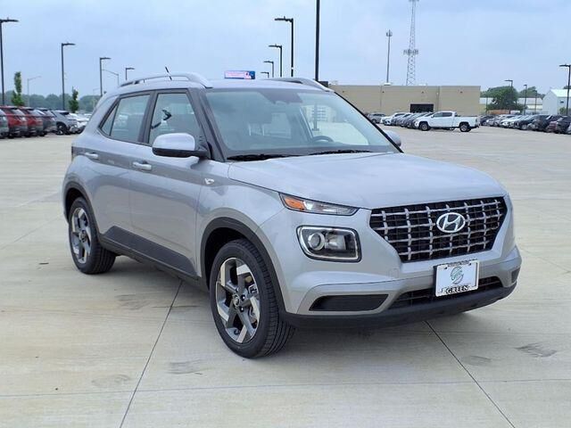 2025 Hyundai VENUE SEL — photo 1 of 13