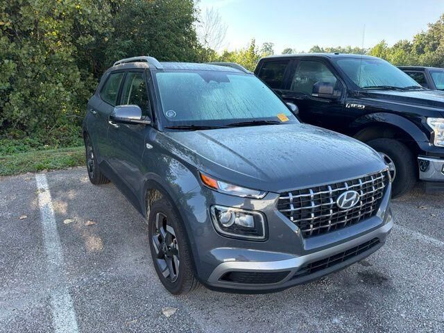 2025 Hyundai VENUE SEL — photo 1 of 11