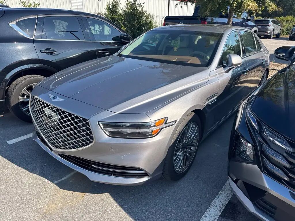 2022 Genesis G90 5.0 Ultimate — photo 1 of 4