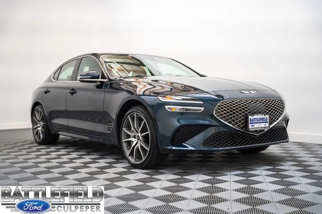 2025 Genesis G70 2.5T Standard — photo 1 of 10