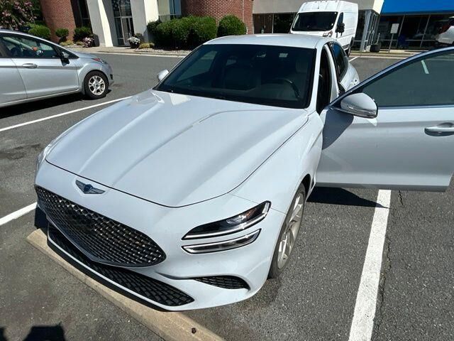 2022 Genesis G70 2.0T — photo 1 of 34