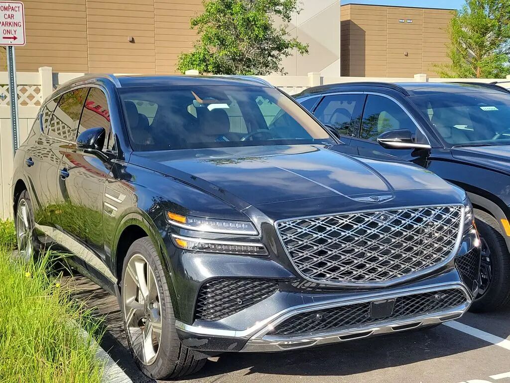 2025 Genesis GV80 2.5T Prestige — photo 1 of 13