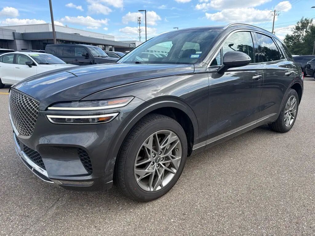 2025 Genesis GV70 2.5T Standard — photo 1 of 13