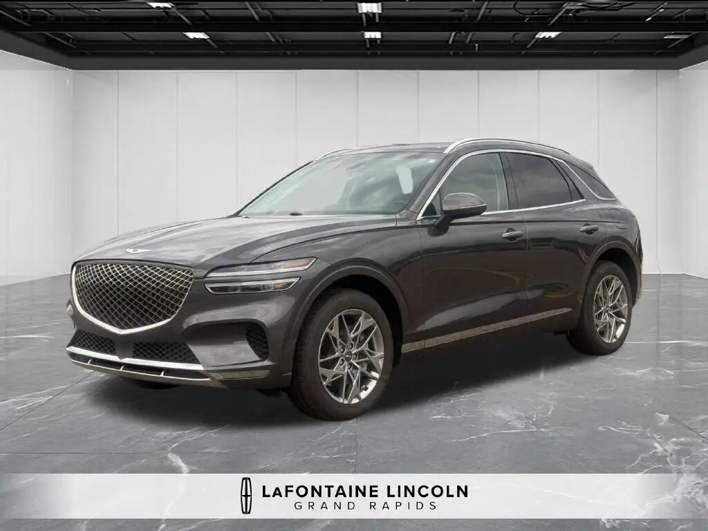 2025 Genesis GV70 2.5T Standard — photo 1 of 13