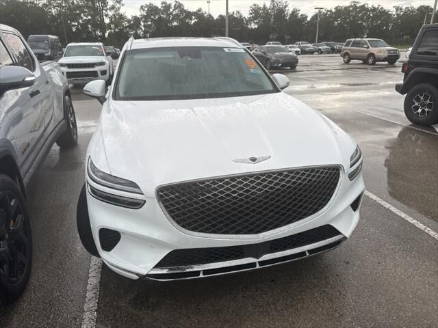 2023 Genesis GV70 2.5T Standard — photo 1 of 5