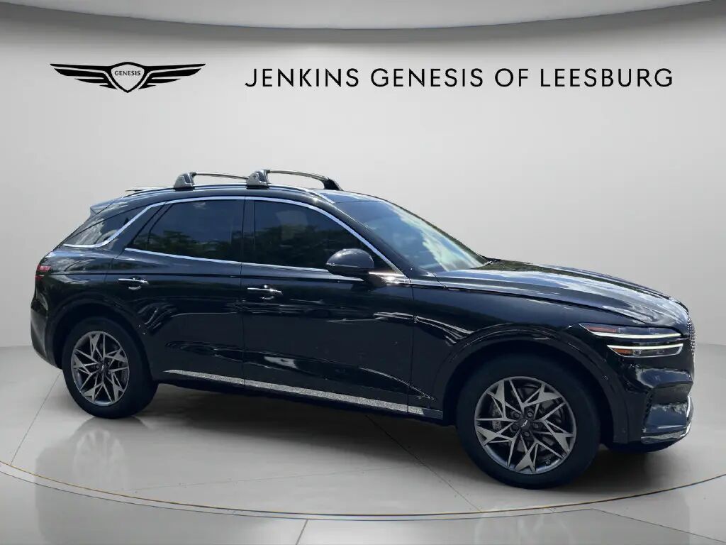 2023 Genesis GV70 2.5T Standard — photo 1 of 12