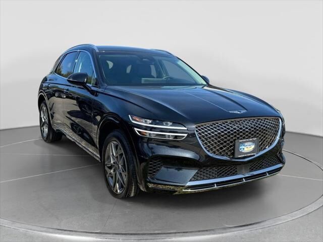 2025 Genesis GV70 2.5T Standard — photo 1 of 13