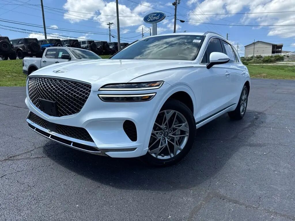 2025 Genesis GV70 2.5T Standard — photo 1 of 13