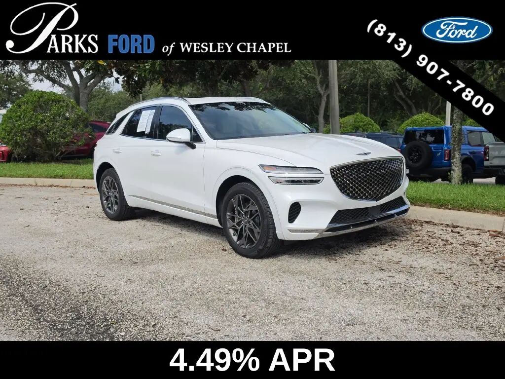 2023 Genesis GV70 2.5T Standard — photo 1 of 13