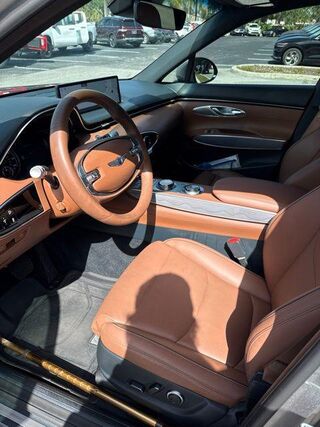 2023 Genesis GV70 2.5T Standard — photo 1 of 24