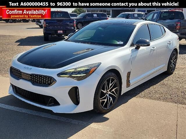 2022 Kia Stinger GT-Line — photo 1 of 24