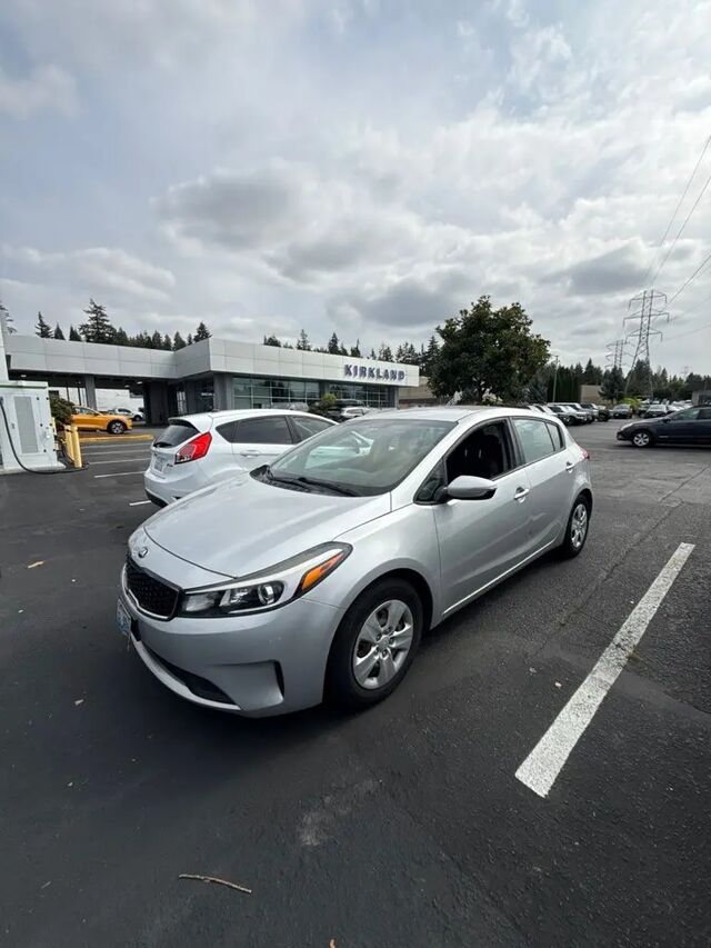 2017 Kia Forte5 LX — photo 1 of 6