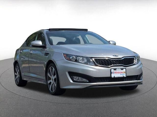 2011 Kia Optima SX Turbo — photo 1 of 13