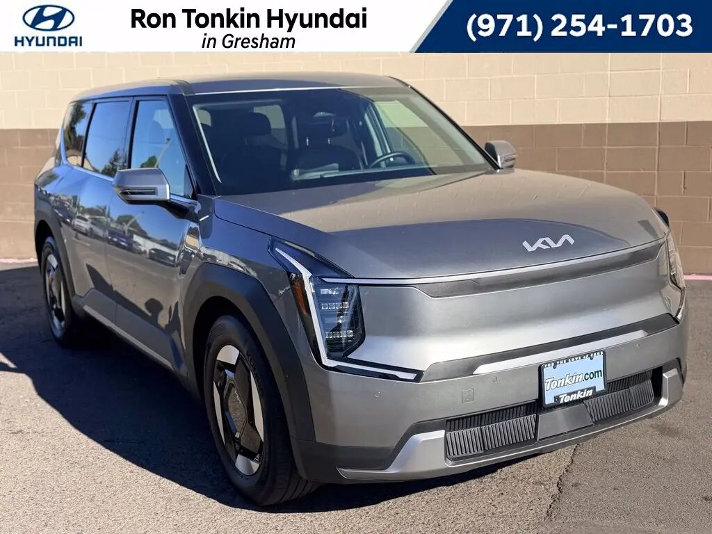 2024 Kia EV9 Light Long Range — photo 1 of 13