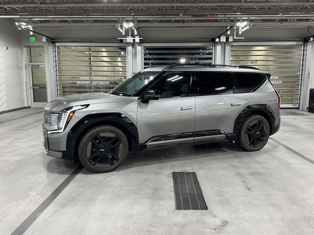 2024 Kia EV9 GT-Line — photo 1 of 13