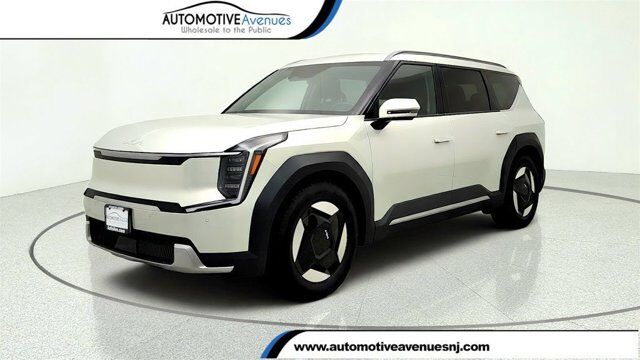 2024 Kia EV9 Wind — photo 1 of 14