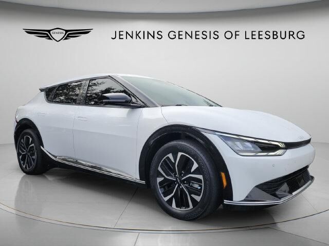2022 Kia EV6 Wind — photo 1 of 13