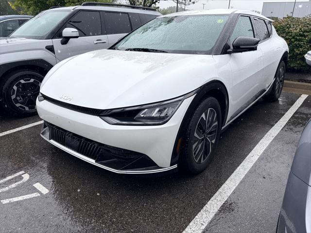2024 Kia EV6 Light Long Range — photo 1 of 10